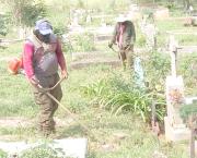 Ribas embellece su camposanto para recibir a familiares de los difuntos