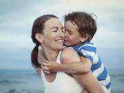 ¿El primer hijo varón es la versión masculina de su madre? Lo que dice la ciencia