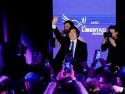 El peso argentino sigue bajo presión pese al triunfo de Milei, según la lectura The Wall Street Journal