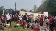 Al menos 46 hinchas de Flamengo resultaron heridos tras volcar el bus rumbo a Argentina