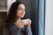 Afronta tus días sin estrés: expertos lanzan oportuna alerta que debes conocer antes de beber café cada mañana