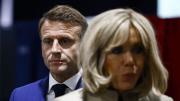 Francia: juzgan a diez personas por afirmar que la esposa de Emmanuel Macron es un hombre
