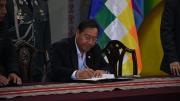 Luis Arce promulga ley de importación de combustible y advierte que su costo será ‘más elevado’