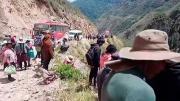 Al menos 16 muertos y 30 heridos tras embarrancarse bus en Cochabamba