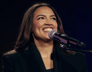 Donald Trump descarta postularse como VP de J.D Vance, pero está abierto al plan de Steve Bannon: Que Alexandria Ocasio-Cortez se enfrente a Trump