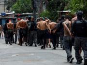 Escenas de guerra en Río de Janeiro: narcos y policías mueren en un megaoperativo en dos favelas