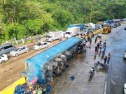 Muerto ciudadano tras volcar gandola en Trincheras