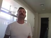 Dejó morir a su hija de 2 años en el auto por distraerse viendo contenido para adultos