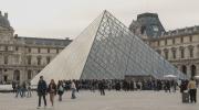 Uno de los detenidos por el robo en el Louvre no fue consciente de la gravedad del caso, dice su abogada