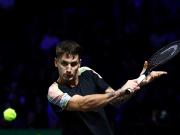 Camilo Ugo Carabelli coqueteó con el triunfo de su vida pero Alexander Zverev apretó sobre el final y lo eliminó del Masters 1000 de Paris