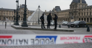 Robo insólito al Louvre: detuvieron a varios sospechosos, pero las joyas no aparecen