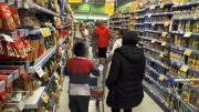 Alerta por el endeudamiento familiar: crece el uso del crédito para comprar en los supermercados