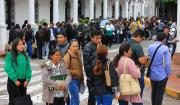 Largas filas y polémica en el Concejo Municipal por oferta de empleos lanzada por Medrano