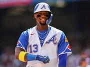 Ronald Acuña recibe el premio al Regreso del Año de la MLB