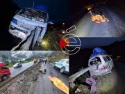Minibús protoganiza accidente y deja tres fallecidos en la carretera a Los Yungas