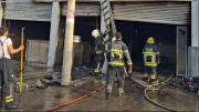 Incendio consume una tienda de aceites y lubricantes en Cochabamba
