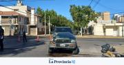 Una camioneta y un colectivo chocaron en una esquina céntrica: un herido