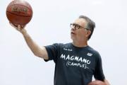 El DT campeón olímpico de básquet, Rubén Magnano, visitará el Club Brown