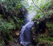 Reabre el paraíso de termas escondido entre San Martín de los Andes y Chile, pero con nuevas reglas