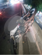 Un Fiat chocó contra 2 motorizados