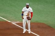 Joyita a la defensiva de Vladimir Guerrero Jr en el séptimo de la Serie Mundial