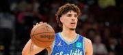 LaMelo Ball es multado con increíble millonada por gesto obsceno al cuerpo arbitral