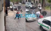 Mañana de furia en La Plata: dos grupos protagonizaron una feroz pelea a la salida de un boliche