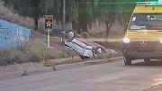Un hombre murió tras volcar con su auto y caer en un acequión del carril Maza en Maipú