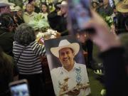 La conmovedora despedida al alcalde mexicano que fue asesinado durante los festejos del Día de los Muertos