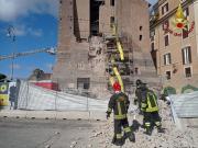 Equipos de emergencia rescataron al trabajador atrapado tras el colapso de una construcción medieval en Roma