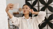 El pulso de China a la desinformación: Influencers deberán ser expertos con título