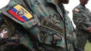 El Ejército de Ecuador ataca con fuego de artillería centros operativos de