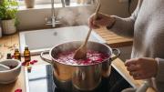 Hervir pétalos de rosas en casa: por qué recomiendan hacerlo y para qué sirve