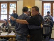 La Justicia frenó un referéndum en Bariloche, el intendente metió un decretazo y casi hay piñas en el Concejo Deliberante