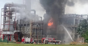 Un incendio se desató dentro de la Refinería YPF La Plata