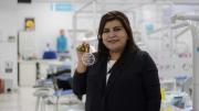 Directora de Odontología consigue un reconocimiento por su aporte a la ciencia dental