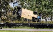 Volcó en la Fórmula 4, dio varias vueltas en el aire, sobrevivió pero el auto quedó destruiído y ahora busca apoyo para seguir su carrera