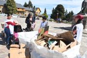 Recicladores de Bariloche reúnen material en el Centro Cívico: “Nos ayuda muchísimo”