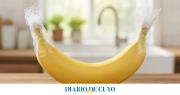 Para qué sirve el truco casero de cubrir los extremos de las bananas con papel film