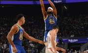 Curry y Moody brillan en triunfo de Warriors sobre Suns