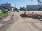 Preocupación en La Plata por un enorme pozo que ya provocó accidentes y amenaza con una tragedia