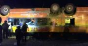 Una adolescente de 13 años fallece y 45 pasajeros resultan heridos en el vuelco de un bus en la carretera La Paz – Oruro