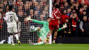 Derrota del Real Madrid en Anfield y Courtois evita una goleada