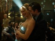 Jennifer Lawrence y Robert Pattinson en Matate amor: entre el drama, el cine de terror y la comedia negra