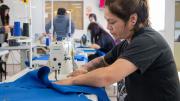 El Centro de Promoción Laboral fortalece la confección de indumentaria para el personal municipal