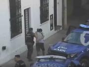 Violó la perimetral y se metió a la casa de su ex: ella lo dejó encerrado y llamó a la Policía