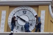 El histórico reloj de Plaza Murillo deja de funcionar incorrectamente