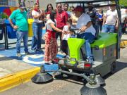 Entregados contenedores y vehículo de barrido en Ribas