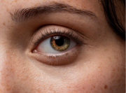 Maquilladora de celebridades comparte su truco para unos ojos espectaculares: levantará tu mirada en segundos