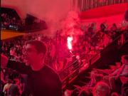 Batalla campal, bengalas y detenidos durante el concierto de la Orquesta Filarmónica de Israel en París